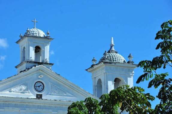 Igreja matriz de Suchitoto, nas montanhas no norte de El Salvador